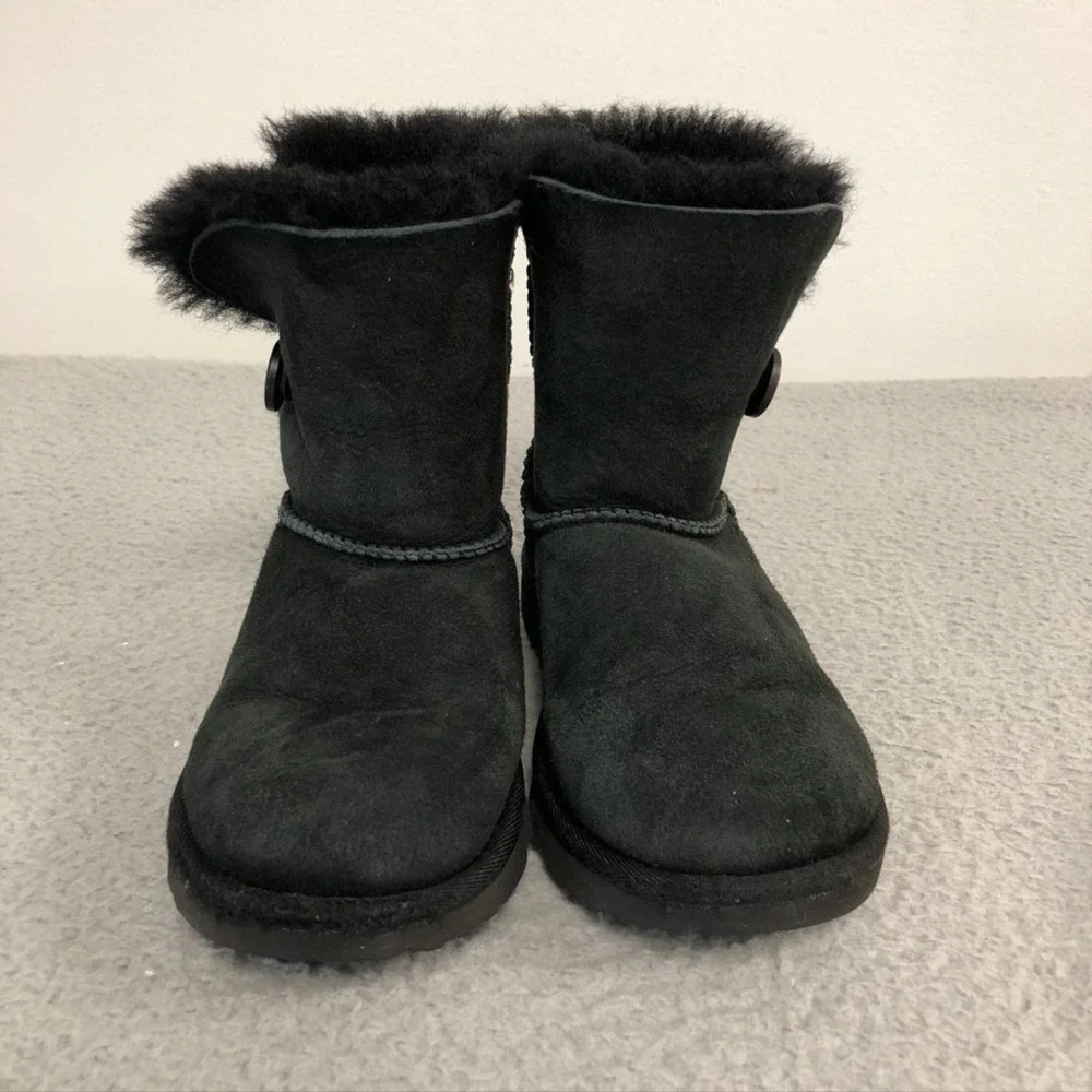 Ugg Bailey Button‎ II Boots Girls 2 Black Suede Shearling Lined Pull On Winter